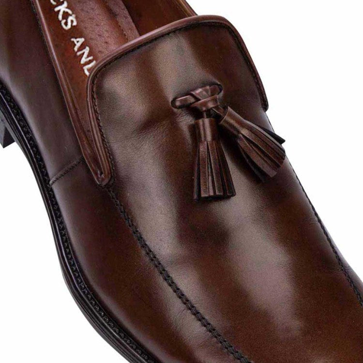 zapatos mocasin de vestir con borlas